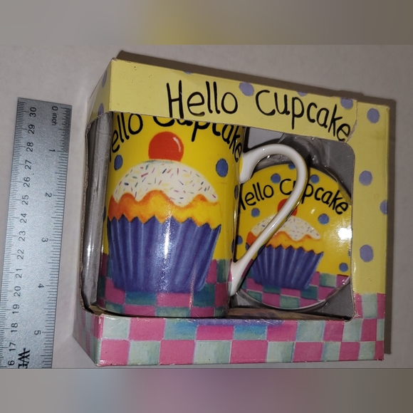 Hello cupcake coffee cup mug with top in box - Picture 3 of 7